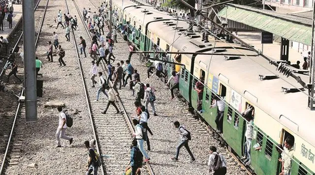 ଚଳନ୍ତା ଟ୍ରେନ୍‌ର ଡ୍ରାଇଭର ହେଲେ ସଜ୍ଞାହୀନ; ଏକ ନିଶ୍ଚିତ ଦୁର୍ଘଟଣାରୁ ଅଳ୍ପକେ ବର୍ତ୍ତିଲେ ଯାତ୍ରୀ