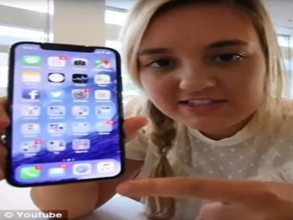 ଝିଅର ଭୁଲ ପାଇଁ ଚାକିରିରୁ ନିଲମ୍ବିତ ହେଲେ ପିତା