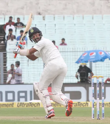 ବର୍ଷା ଖେଳ ଜାରି: ପୂଜାରା ଦୃଢ଼