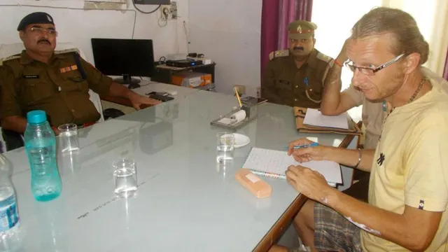 ଅଭିବାଦନ ଅବଜ୍ଞା କରିବାରୁ ଉତ୍ତର ପ୍ରଦେଶ ରେଳ ଷ୍ଟେସନ୍‌ରେ ଜର୍ମାନ ପର୍ଯ୍ୟଟକଙ୍କୁ ଆକ୍ରମଣ