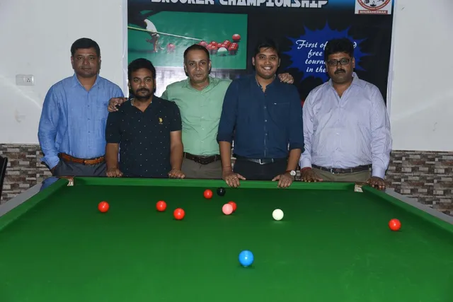 ସ୍ନକର ପ୍ରତି ଉତ୍ସର୍ଗୀକୃତ ଭିଣ୍ଟେଜ୍‌ କ୍ଲବ୍‌