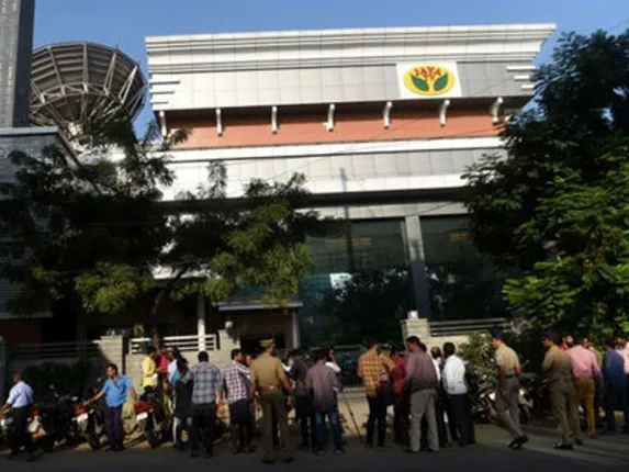 ଶଶିକଳାଙ୍କର ଜ୍ଞାତିକୁଟୁମ୍ବଙ୍କ ସହ ସମ୍ପୃକ୍ତ ଜାଲ୍‌ କମ୍ପାନିର ୧୦୦ ବ୍ୟାଙ୍କ୍‌ ଖାତା ଫ୍ରିଜ୍‌ କଲା ଆୟକର ବିଭାଗ