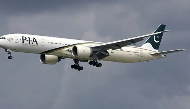 ମଝି ରାସ୍ତାରେ ଓହ୍ଲାଇଲା ବିମାନ, ଯାତ୍ରୀଙ୍କୁ ବସ୍‌ରେ ଘରକୁ ଯିବାକୁ କହିଲେ ବିମାନ କର୍ତ୍ତୃପକ୍ଷ