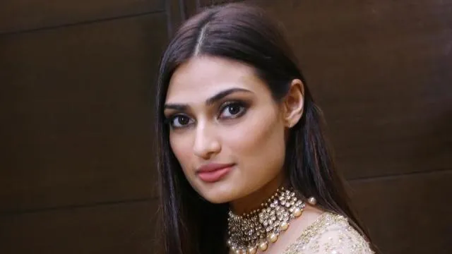 ଧୀରେ ଧୀରେ ଆଗକୁ ବଢ଼ୁଛନ୍ତି ସୁନୀଲ ସେଟ୍ଟିଙ୍କ କନ୍ୟା ଆଥିୟା