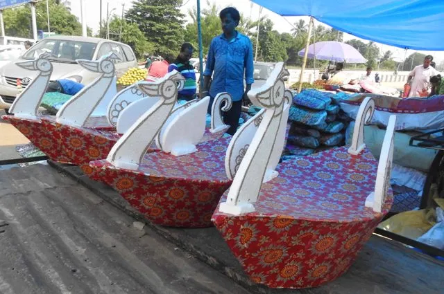 କାର୍ତ୍ତିକ ପୂର୍ଣ୍ଣିମା ପାଇଁ ଆକର୍ଷଣୀୟ ଡଙ୍ଗା ବିକ୍ରି