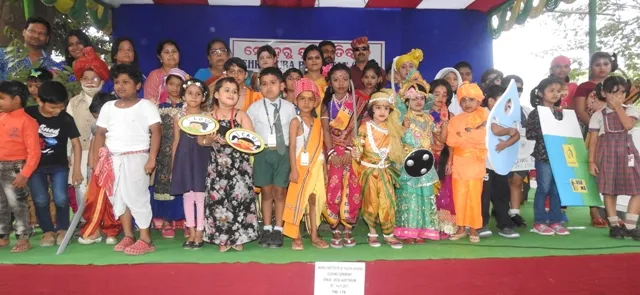 କୌତୁକିଆ ପୋଷାକ ପ୍ରତିଯୋଗିତା