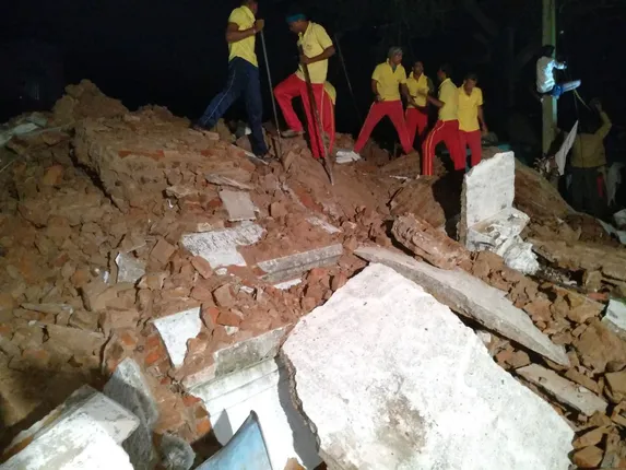 ମାଟିରେ ମିଶିଲା ୪୦ ଫୁଟର ମନ୍ଦିର