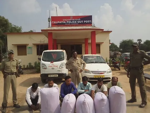 ୯୨ କିଲୋ ଗଞ୍ଜେଇ ସମେତ ଇଣ୍ଡିଗୋ-ଟାଟା ମ୍ୟାଜିକ ଜବତ, ୭ ଗିରଫ