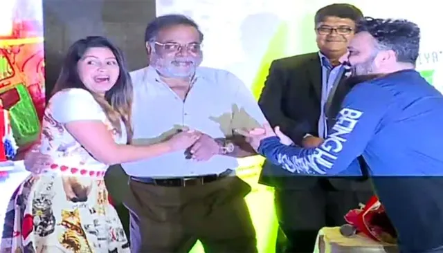 ବିଧାନସଭା ଅଧିବେଶନ ଛାଡ଼ି ମଞ୍ଚରେ ପୁଣି ନାଚିଲେ କର୍ଣ୍ଣାଟକ ବିଧାୟକ