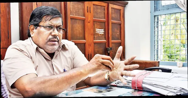 ବୟସ ୫୬, ହାତରେ ୧୪୦ ଶିକ୍ଷାଗତ ଡିଗ୍ରି