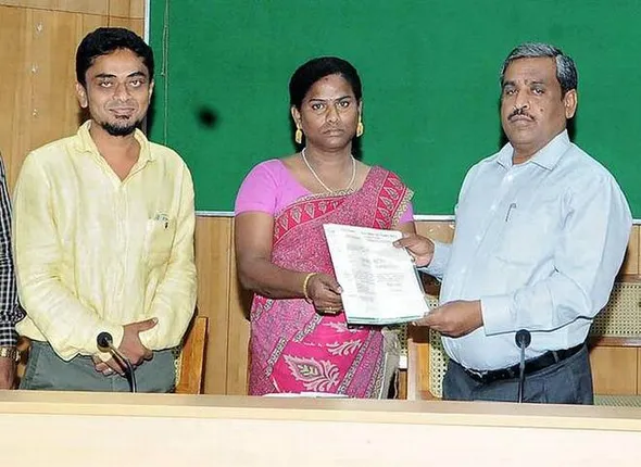 ଶାଢ଼ି ପରିଧାନ ହେତୁ ଚାକିରିରୁ ବଞ୍ଚିତ ହୋଇଥିବା ପ୍ରଥମ କିନ୍ନର ପାଇଲେ ସରକାରୀ ଚାଳକ ଭାବେ ନିୟୁକ୍ତି