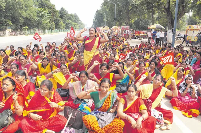 ପିଏମ୍‌ଜିରେ ଅଙ୍ଗନବାଡ଼ି କର୍ମୀଙ୍କ ବିକ୍ଷୋଭ