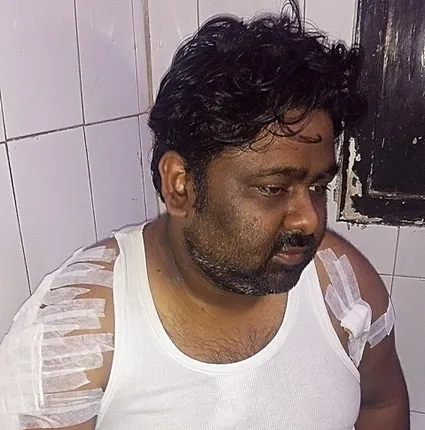 କାର୍‌ ଭିତରେ ସଂଘବଦ୍ଧ ଆକ୍ରମଣ