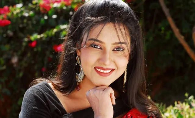 ଏହି ନାୟକଙ୍କ ସହ ଥରଟିଏ ନାୟିକା ବନିଛନ୍ତି ବର୍ଷା