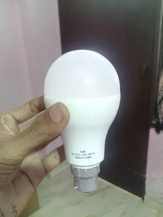 ଆଖି ବୁଜି ବଲ୍‌ବ କିଣିଲେ ବିପଦ