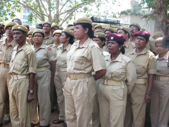 ଅଫିସରଙ୍କ ଘରେ ଖଟୁଛନ୍ତି ୧୫୦ ହୋମଗାର୍ଡ: ଥାନାବାବୁଙ୍କ ସେବାରେ ବି ହୋମଗାର୍ଡ!