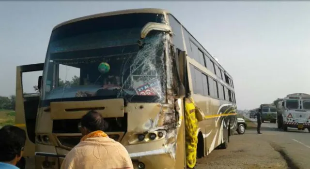 ଯାଜପୁର: ବସ - ଟ୍ରକ ଧକ୍କା, ଅଳ୍ପକେ ବର୍ତ୍ତିଲେ ୫୦ ଯାତ୍ରୀ