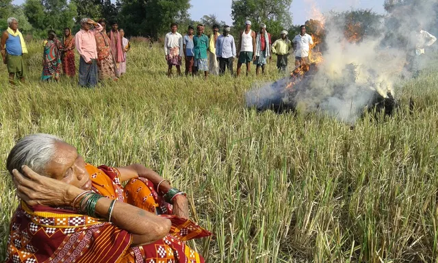 ଝାରସୁଗୁଡ଼ାରେ ଚାଷୀଙ୍କ ଚେତାବନୀ: ୨୪ ଘଣ୍ଟାରେ କାର୍ଯ୍ୟାନୁଷ୍ଠାନ ନହେଲେ କ୍ଷେତରେ ପୁଣି ଲାଗିବ ନିଆଁ