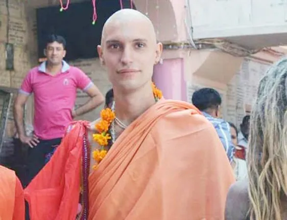 ବିଦେଶୀ ପର୍ଯ୍ୟଟକ ଗୃହ ତ୍ୟାଗ କରି ଭାରତରେ ଆପଣାଇଲେ ସନ୍ୟାସ, ହେଲେ ନାଗାସାଧୁ