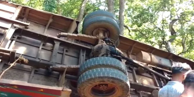 ଫୁଲବାଣୀ: ବସ ଓଲଟି ଜଣେ ମୃତ, ୨୦ ଆହତ