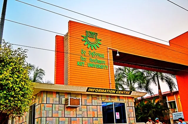 ସରକାରୀ ଶିକ୍ଷାନୁଷ୍ଠାନର ନୈରାଶ୍ୟଜନକ ପ୍ରଦର୍ଶନ, ପାହା‌ଚେ ଖସିଲା ଉତ୍କଳ