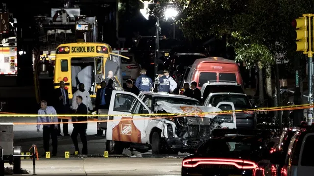 ଦୁଇଚକିଆ ରାସ୍ତାରେ ଟ୍ରକ୍‌ ମାଡ଼ି ଯିବାରୁ ନିୟୁୟର୍କରେ ଆଠ ମୃତ; ଆତଙ୍କବାଦୀ କାର୍ଯ୍ୟ ବୋଲି କହିଲେ ମେୟର୍‌