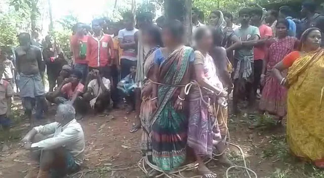 ଅନ୍ଧବିଶ୍ୱାସର ଅନ୍ତ ନାହିଁ! : ୫ ମହିଳାଙ୍କୁ ଗଛରେ ବାନ୍ଧି ପିଟିଲେ  