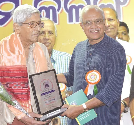 ଶ୍ରେଷ୍ଠ ଧର୍ମ ଆଲୋଚନାପୁସ୍ତକ ଭାବରେ ‘କୃଷ୍ଣ ବନ୍ଦେ ଜଗଦଗୁରୁ’ ପୁରସ୍କୃତ