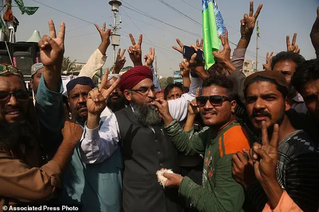 ଇସ୍ଲାମୀୟ ମୌଳବାଦ ଦ୍ୱାରା କବଳିତ ହେଉଛି ପାକିସ୍ତାନ, ନିର୍ବାଚନରେ ଛିଡା ହୋଇଛନ୍ତି ଅନେକ ଆତଙ୍କବାଦୀ