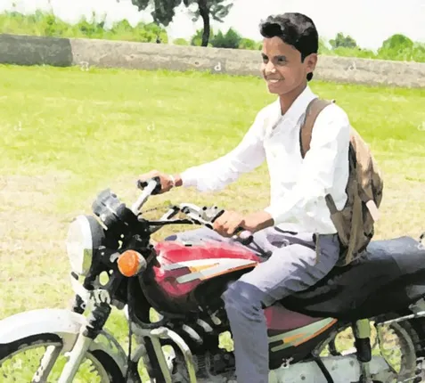 କମିସନରେଟ୍‌ ପୁଲିସର ନୂଆ ନିୟମ : ସ୍କୁଲ ପିଲାଙ୍କ ବାଇକ୍‌ ଚାଳନା ଉପରେ ଲାଗିବ କଟକଣା