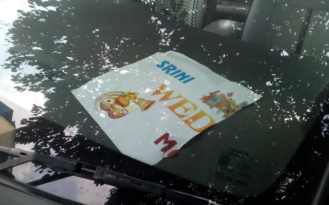 ତାମିଲନାଡୁରେ ଆୟକର ଚଢ଼ାଉ: ୩ଶହ ଗାଡ଼ିରେ‘ ଶ୍ରିନି େଓ୍ଵଡ୍ସ ମାହି’ ଷ୍ଟିକର ଲଗାଇଥିଲେ ଆୟକର ଅଧିକାରୀ