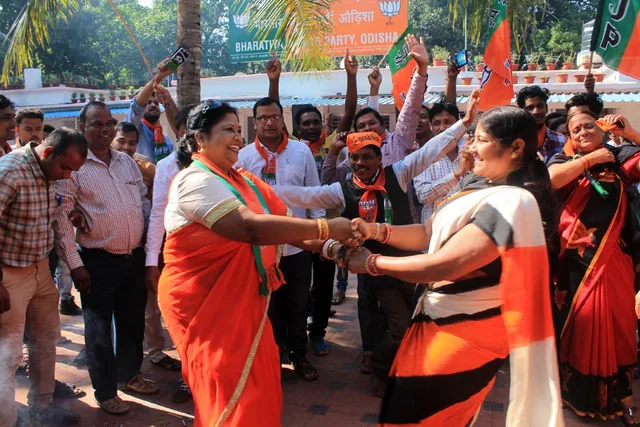 ଗୁଜୁରାଟ ନିର୍ବାଚନରେ ଦଳର ବିଜୟ ଲାଭ ପରେ ରାଜ୍ୟ ବିଜେପି କାର୍ଯ୍ୟାଳୟରେ ଖୁସି ମନାଉଛନ୍ତି କର୍ମୀ(ଅପର୍ତ୍ତି)