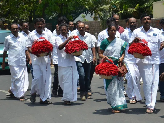 ଦିନାକରନ୍‌ଙ୍କୁ ସମର୍ଥନର ପରିଣାମ: ୯ ଏଆଇଏଡିଏମ୍‌କେ କର୍ମକର୍ତ୍ତା ବହିଷ୍କୃତ