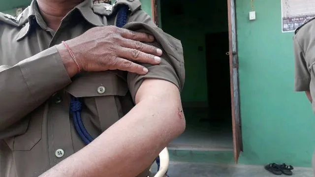 କାଠ ମାଫିଆଙ୍କ ଆକ୍ରମଣ : ୨୫ ବନ କର୍ମଚାରୀ ଆହତ