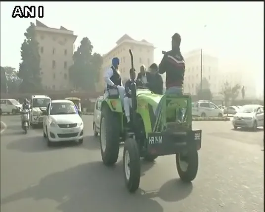 ଟ୍ରାକ୍ଟର ଚଳାଇ ସଂସଦରେ ପହଞ୍ଚିଲେ ଦେଶର ସର୍ବକନିଷ୍ଠ ସାଂସଦ ଦୁଶ୍ୟନ୍ତ