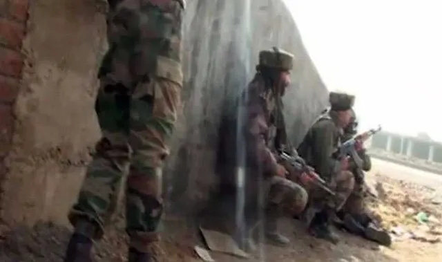 କାଜିଗୁଣ୍ଡରେ ସେନା ଉପରକୁ ଆତଙ୍କବାଦୀଙ୍କ ହମ୍‌ଲା,  ଗୁଳିବିନିମୟ ଜାରି ରହିଛି