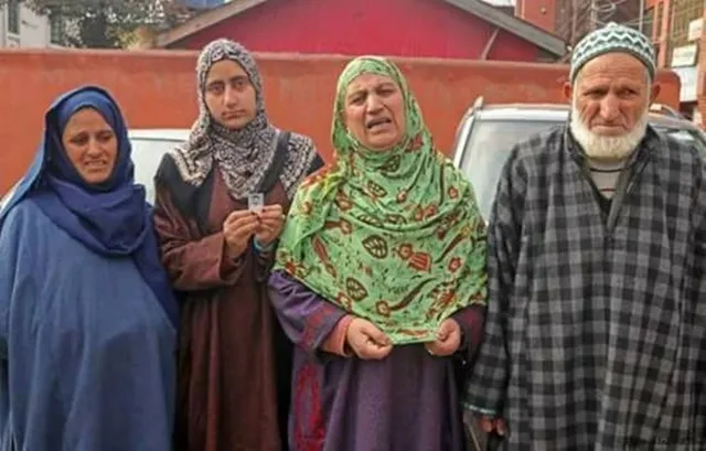 ଫେସ୍‌ବୁକ୍‌ରେ ନିଖୋଜ ପୁଅର ବନ୍ଧୁକ ଧରା ଫଟୋ ଦେଖି ଚମକି ପଡ଼ିଲେ ପରିବାର ଲୋକ, ପୁଅକୁ ଫେରେଇବାକୁ କଲେ ଆକୁଳ ଅନୁରୋଧ