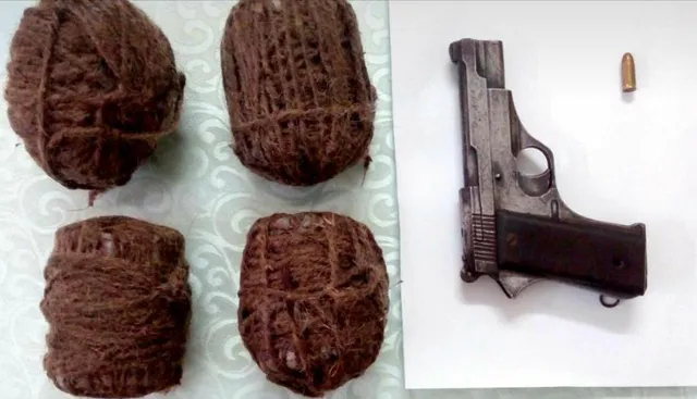 କଟକ: ପେଟ୍ରୋଲ ପମ୍ପ ଡକାୟତି ପୂର୍ବରୁ ଧରା ପଡ଼ିଲେ ୨ ଅଭିଯୁକ୍ତ, ପିସ୍ତଲ, ହାତବୋମା ଜବତ