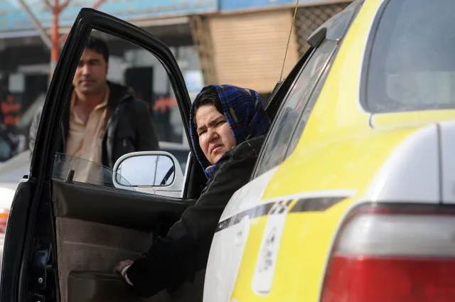 ଦିନରେ ଗୃହିଣୀ, ରାତିରେ କ୍ୟାବ୍‌ ଚାଳିକା