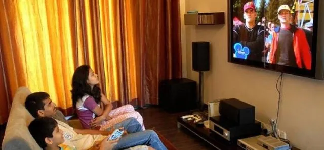 ଦୀର୍ଘ ସମୟ ଟିଭି ଦେଖିଲେ ଭୋଗି ପାରନ୍ତି ଏହିସବୁ କଷ୍ଟ