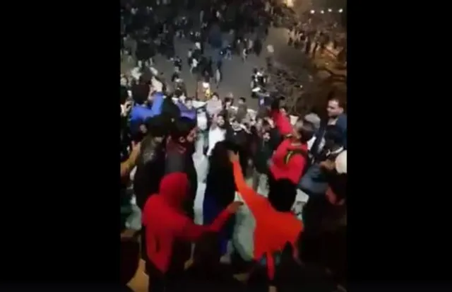 ଲାଇଭ ରିପୋଟିଂ କରୁଥିବା ମହିଳା ସାମ୍ବାଦିକାଙ୍କୁ ଅସଦାଚରଣ, ବିରୋଧ କରିବାରୁ ମାଡମାରି ଅପରାଧି ଫେରାର: କ୍ୟାମେରାରେ କୈଦ୍‌ ହେଲା ଘଟଣାର ଦୃଶ୍ୟ