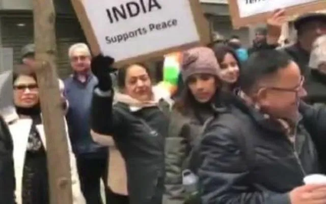 ସାଧାରଣତନ୍ତ୍ର ଦିବସରେ ଲର୍ଡ ନାଜିର୍‌ କଶ୍ମୀର ସ୍ୱାଧୀନତା ପାଇଁ ଡାକରା ଦେବାରୁ ଲଣ୍ଡନ୍‌ରେ ସଂଘର୍ଷ