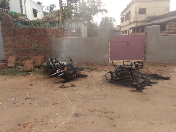 ଖୋର୍ଦ୍ଧାରେ ଗୋଷ୍ଠୀ ସଂଘର୍ଷ: ୫ଟି ଗାଡ଼ି ଭସ୍ମ, ୨ଟି ଭଙ୍ଗାରୁଜା