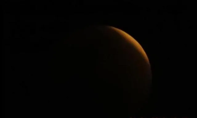 ଦୃଶ୍ୟମାନ ହେଲା  ସୁପର୍‌ ବ୍ଲୁ ବ୍ଲଡ୍‌ ମୁନ୍‌