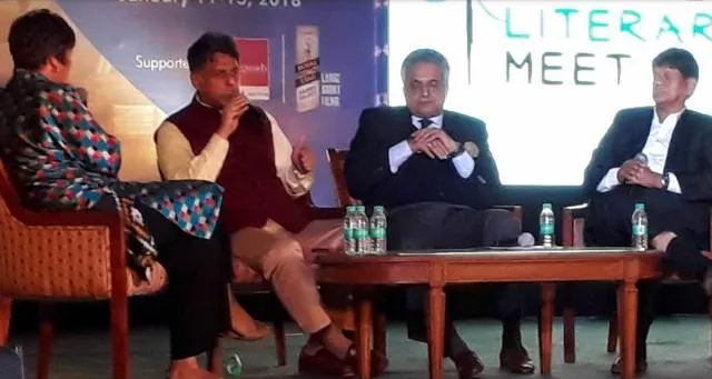 ଟାଟା ଷ୍ଟିଲ ଭୁବନେଶ୍ୱର ଲିଟେରାରି ମିଟ୍‌ରେ ଅନ୍ୟ ଅତିଥିଙ୍କ ସହିତ ଇଷ୍ଟର୍ଣ୍ଣ ମିଡିଆ ଅଧ୍ୟକ୍ଷ ସୌମ୍ୟରଞ୍ଜନ ପଟ୍ଟନାୟକ