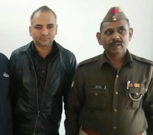 ଖର୍ଚ୍ଚରୁ ବଞ୍ଚିବା ପାଇଁ ବିଦେଶରେ ପ୍ରେମିକାକୁ ଛାଡ଼ିଆସିଲା ପ୍ରେମିକ, ଫେରିଲା ପରେ ଜଣାପଡ଼ିଲା ସତ୍ୟତା