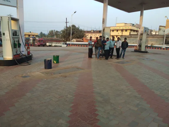 ପେଟ୍ରୋଲ୍‌ ପମ୍ପ୍‌ରେ କର୍ମଚାରୀଙ୍କୁ ଶୋଷଣ