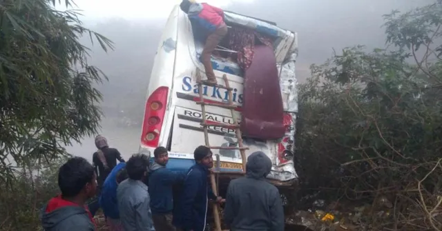 କୋରାପୁଟ: ବସ୍‌-ଟ୍ୟାଙ୍କର୍‌ ମୁହାଁମୁହିଁ ଧକ୍କା: ୨ ଆହତ