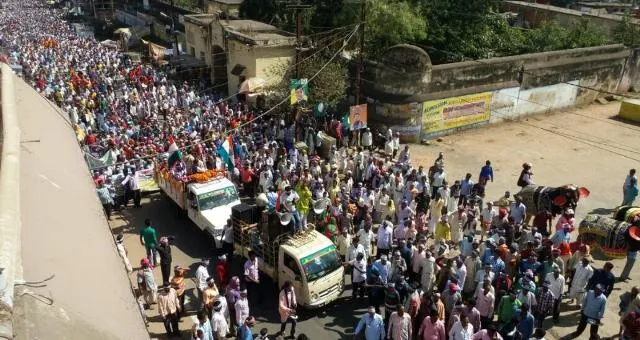 ନୟାଗଡ଼: ନବର୍ନିମାଣ କୃଷକ ସଂଗଠନର ର‍୍ୟାଲିରେ ସାମିଲ ହେଲେ ୧୦ହଜାର ଚାଷୀ