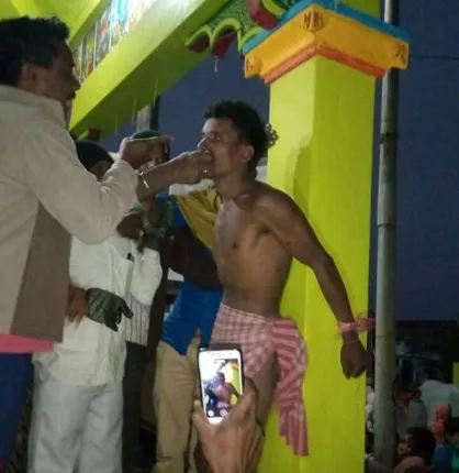 ମାନସିକ ଭିନ୍ନକ୍ଷମ ଯୁବକଙ୍କୁ ଖୁଣ୍ଟରେ ବାନ୍ଧି ମାଡ଼